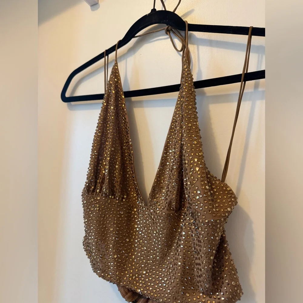 Alice and Olivia HANNAH EMBELLISHED TOP TAN/CRYSTAL - Picture 6 of 10